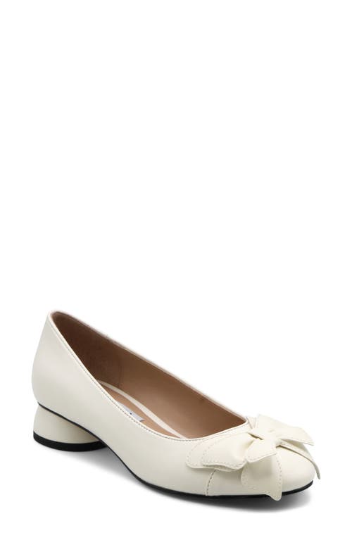 Charles David Butterfly Flat In White