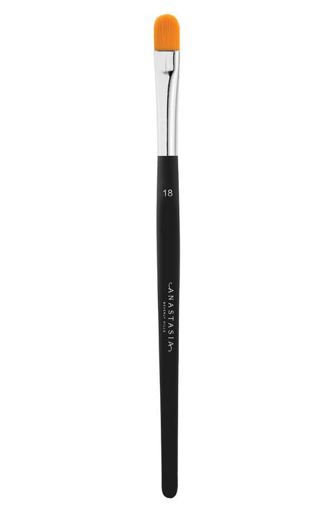 #18 Full Coverage Concealer Brush