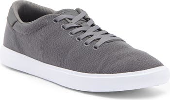 Phenom Low-Top Sneaker