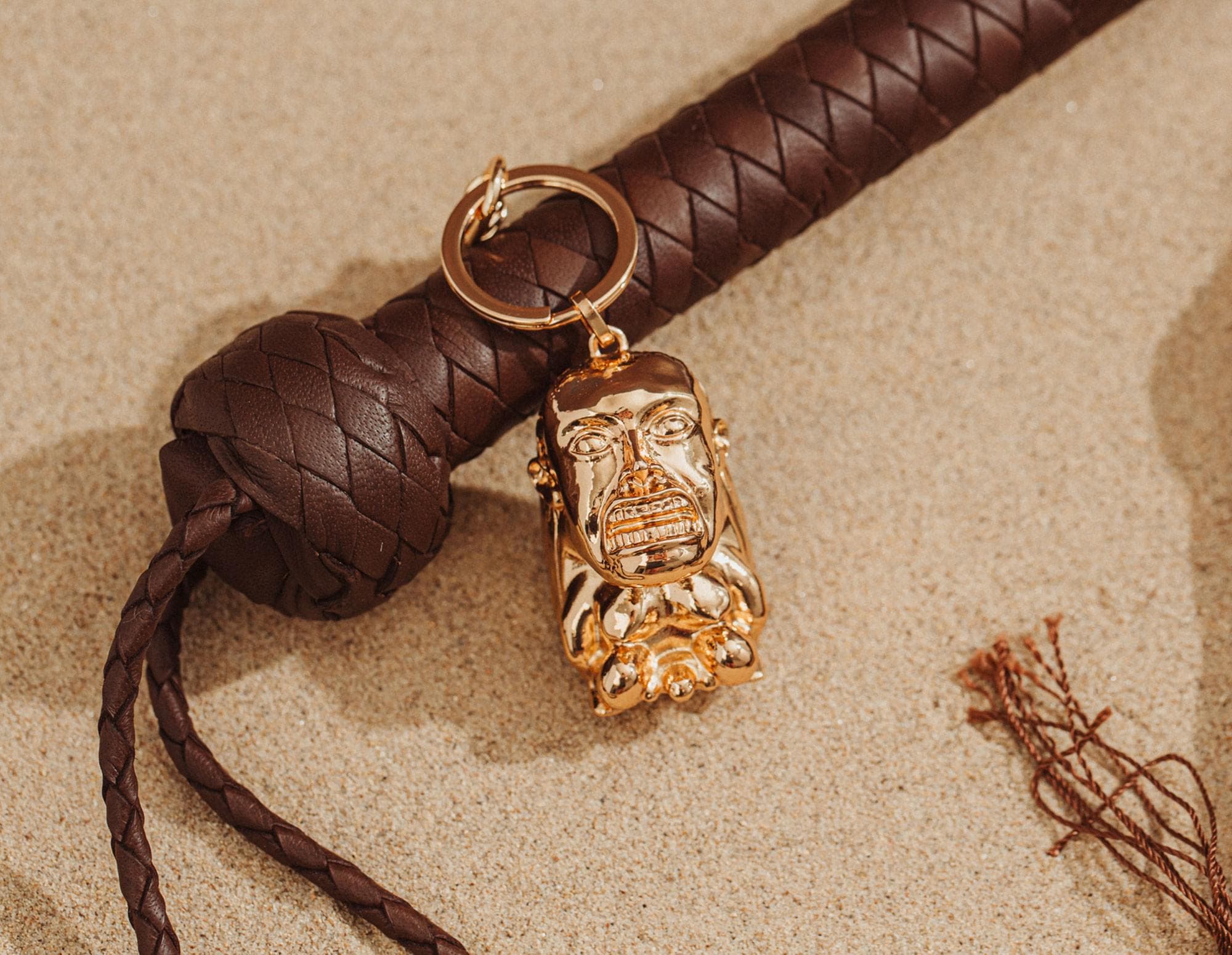 Toynk Indiana Jones and The Raiders Of The Lost Ark Golden Idol 3D Metal Keychain, Alternate, color, Gold