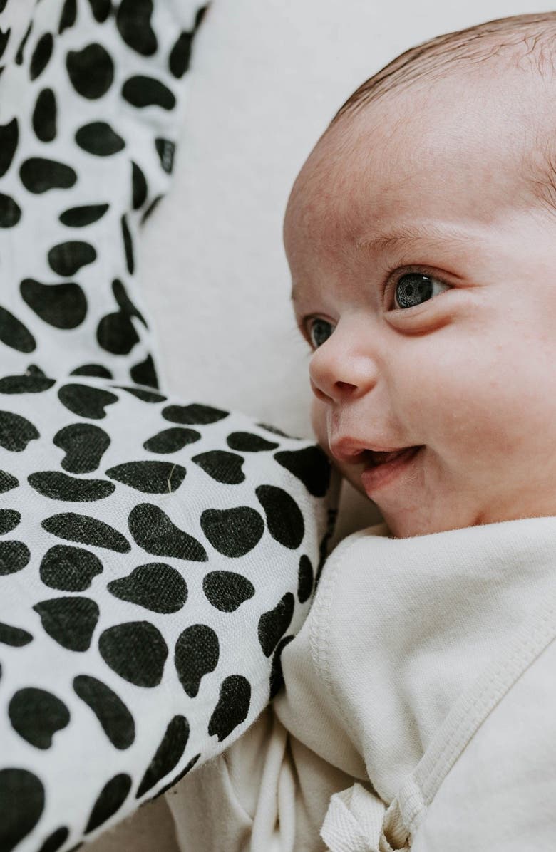 ETTA LOVES 2-Pack Animal Sensory Organic Cotton Muslin Blankets, Alternate, color, Animal Print Mixed