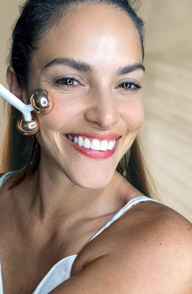 LUCE BEAUTY Sculpting and Depuffing Deluxe Face Roller, Alternate, color, Gold