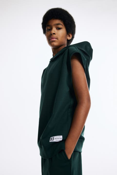 Sleeveless sports hoodie and shorts with drymove