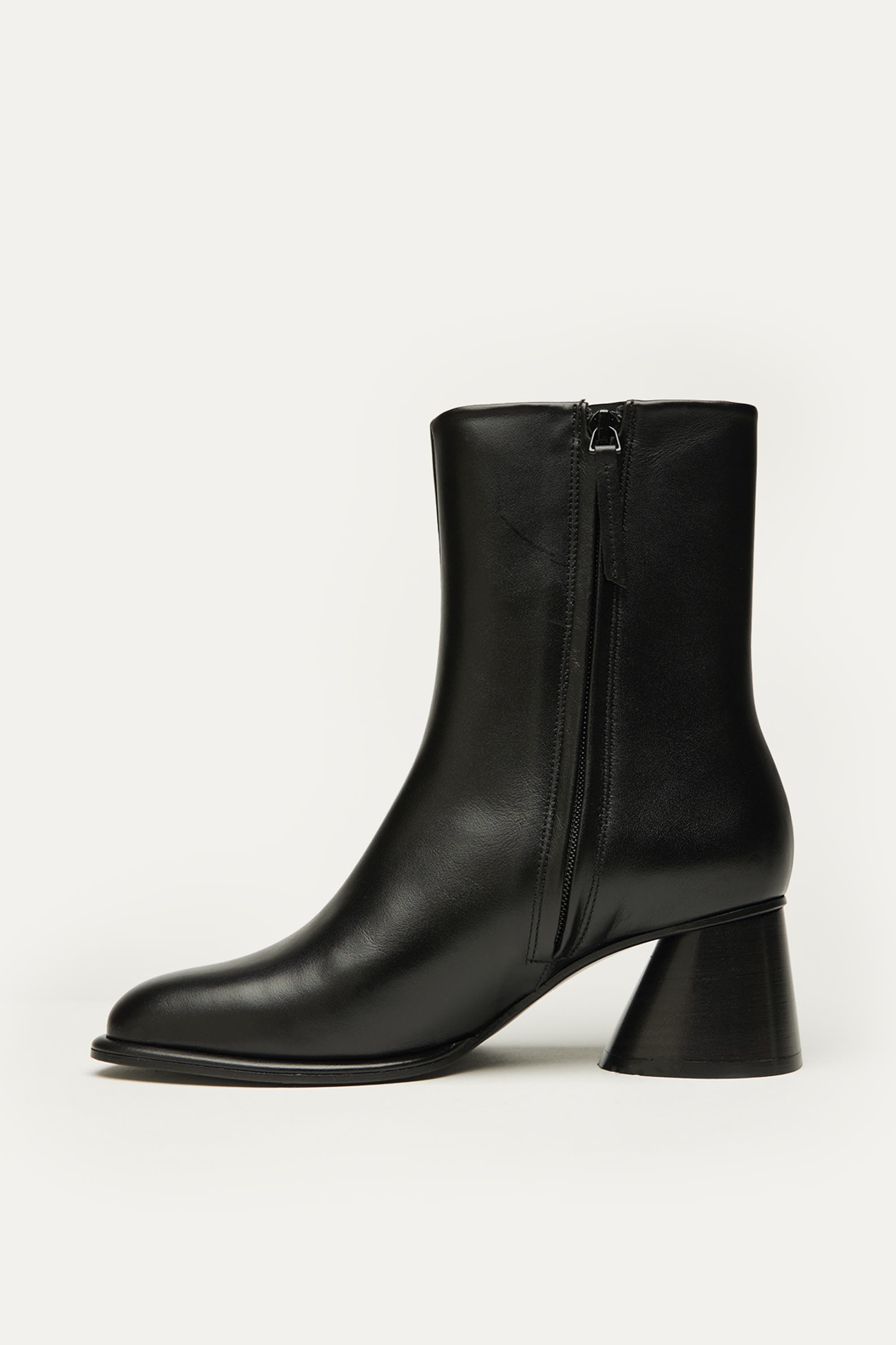 Want Les Essentiels Holton Smooth Leather Heeled Boots, Alternate, color, Black