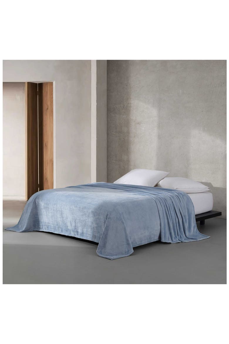 Core Plush Blanket, Alternate, color, MEDIUM BLUE