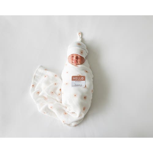 Lulujo Hello World Hat & Swaddle Set In Daisies