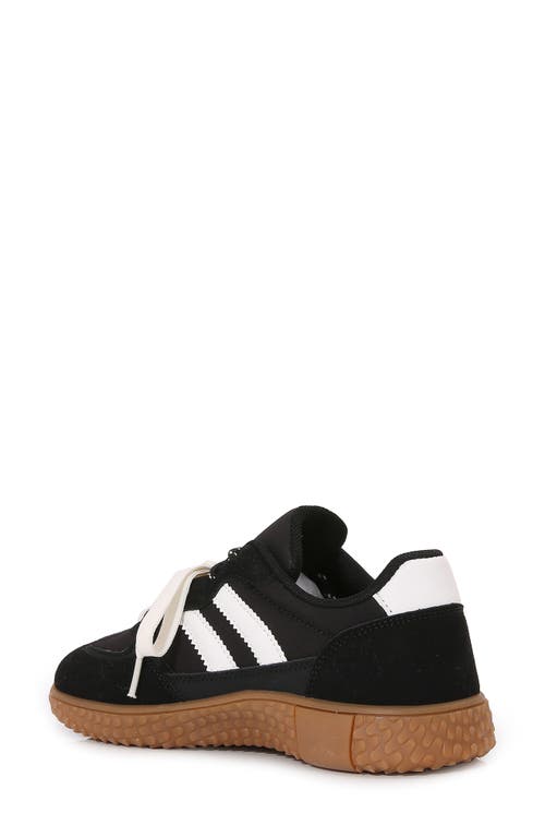 Berness Double Lace Sneaker In Black