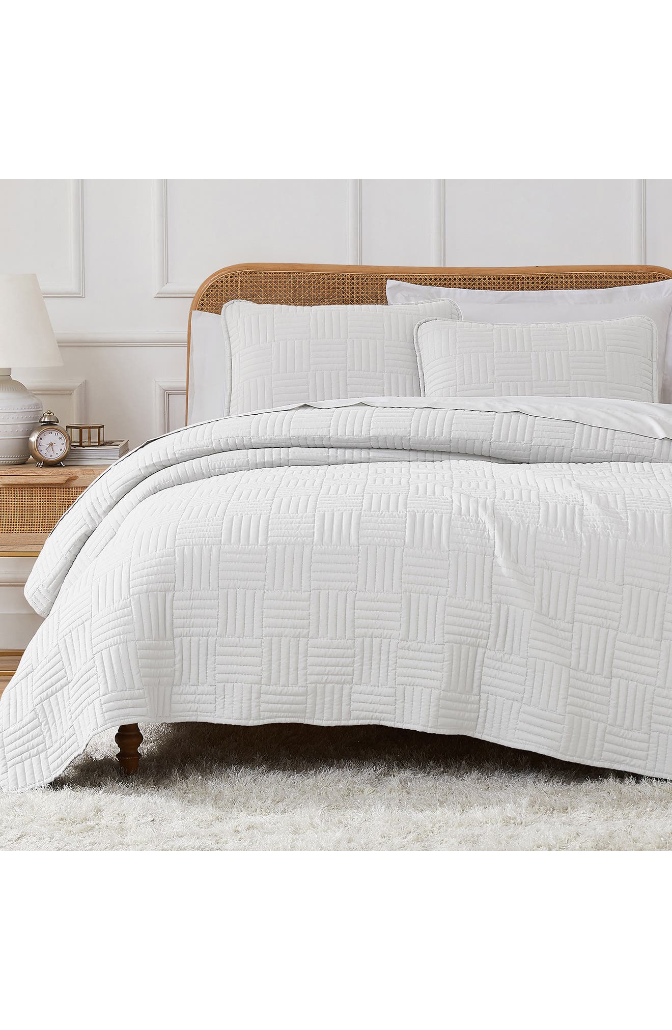 SOUTHSHORE FINE LINENS Grid Oversized Quilt Set