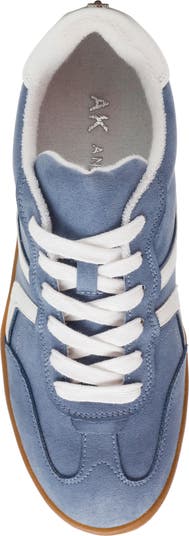 Voyage Sneaker
