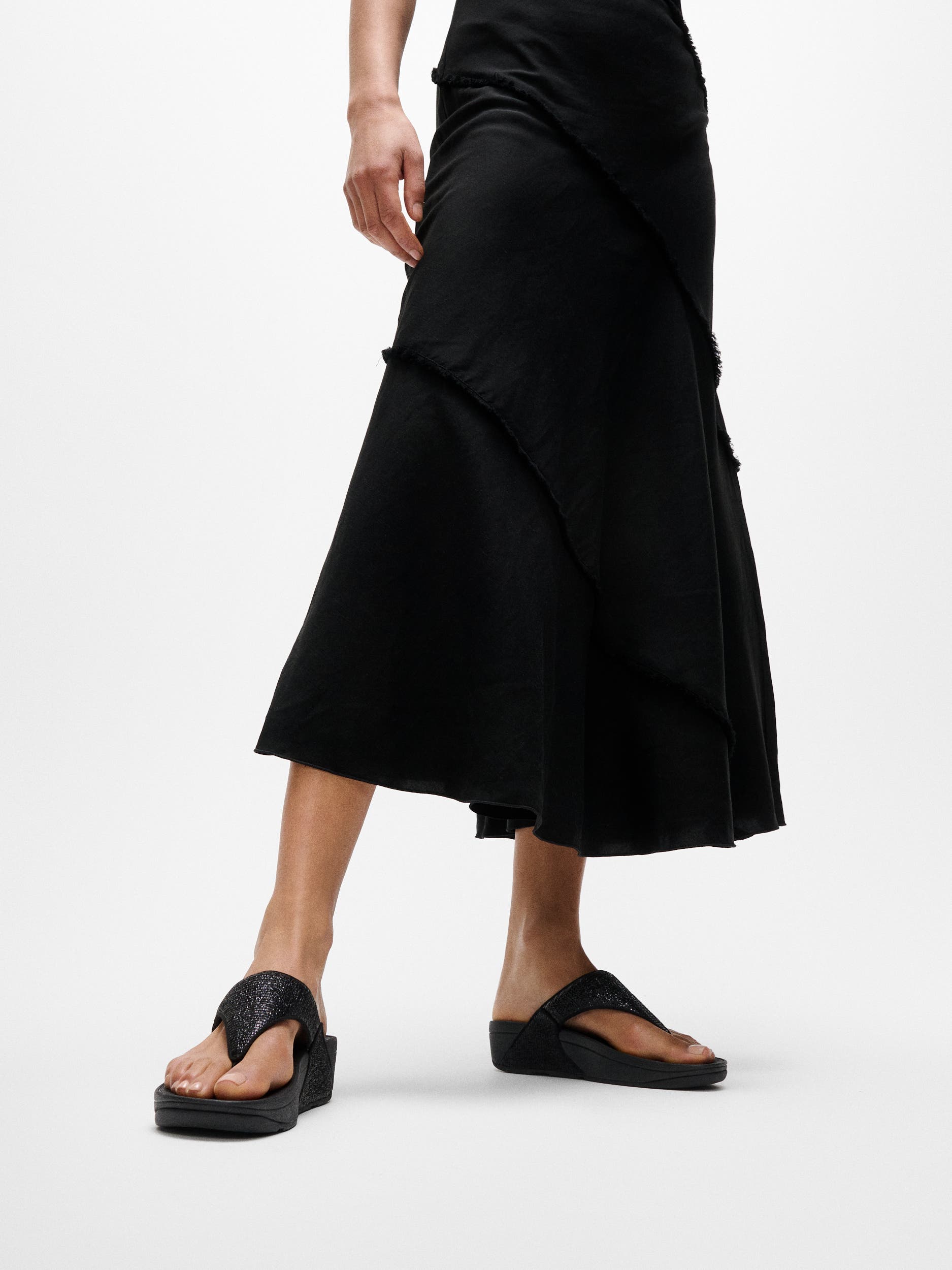 FitFlop Lulu Crinkled-shimmer toe-post sandals, Alternate, color, Metallic Black