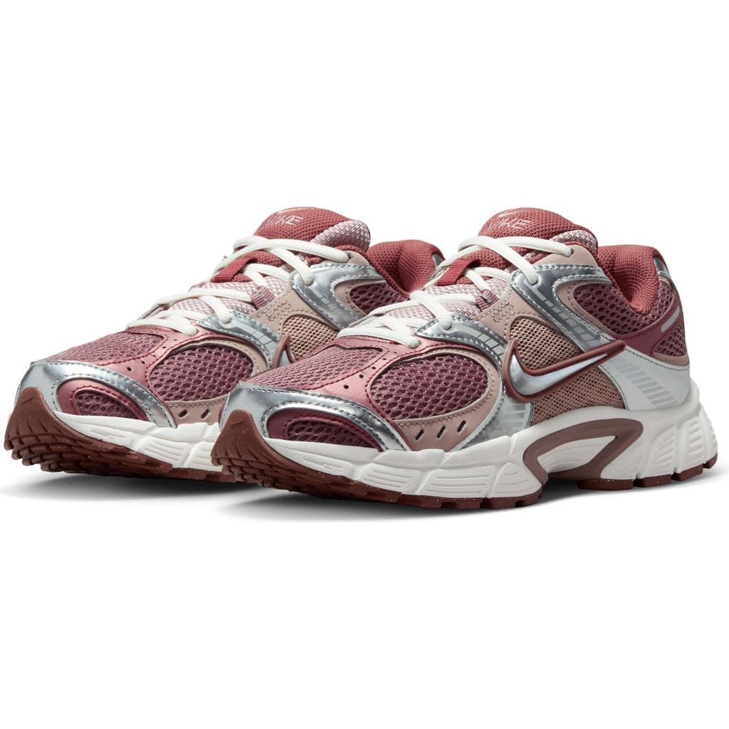 Nike V5 Rnr Sneaker In Multi