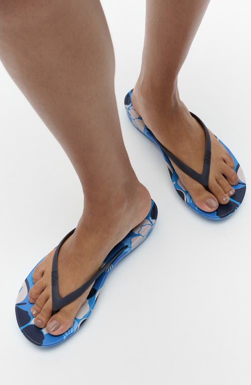 Fitflop Iqushion™ Flowerz Flip Flop In Bondi Blue Mix