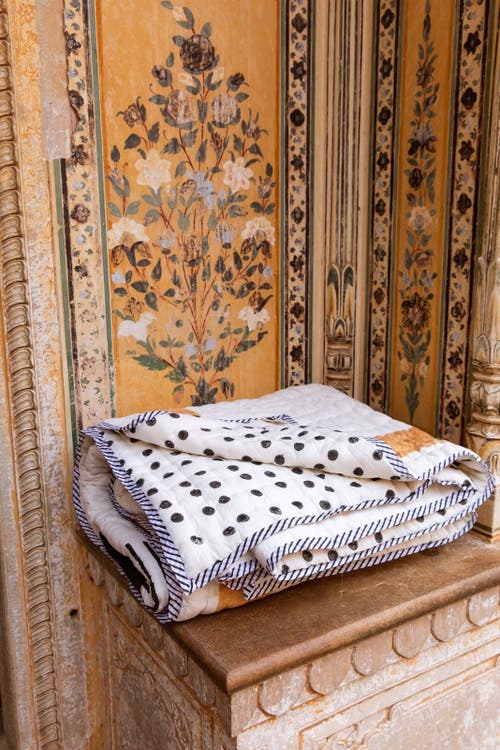 Cqc La Horizon Quilt Bedding Set With 2 Shams In Yellow, Orange, White