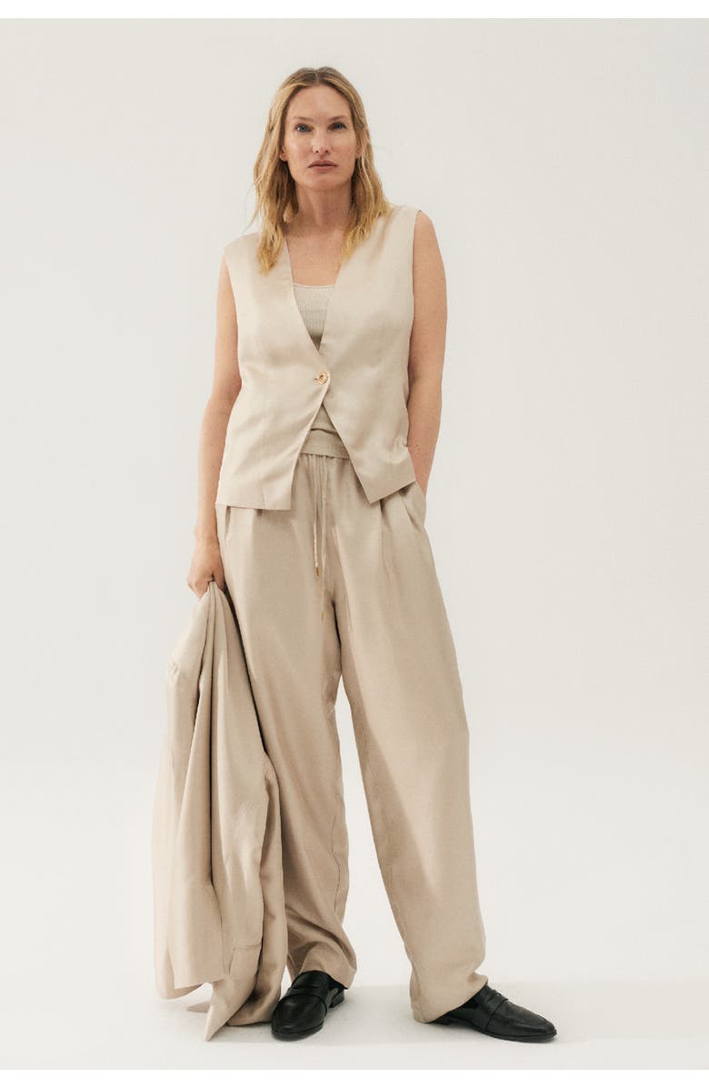 SILK LAUNDRY TWILL SLOUCH VEST HAZELNUT, Main, color, 