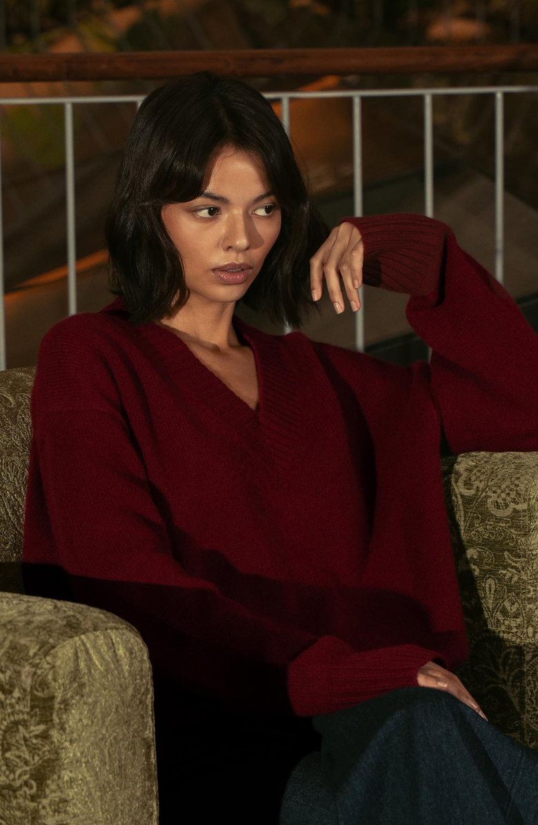 Italic Francesca Cashmere V-Neck Sweater, Alternate, color, Pinot Noir