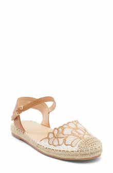 TOP MODA Chaya Floral Embroidered Flat