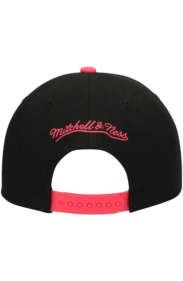 Mitchell & Ness Men's Mitchell & Ness Black/Pink Miami Heat Hardwood Classics Gradient Wordmark Snapback Hat, Alternate, color,