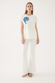 Exquise Embroidered Detail Crew Neck T Shirt