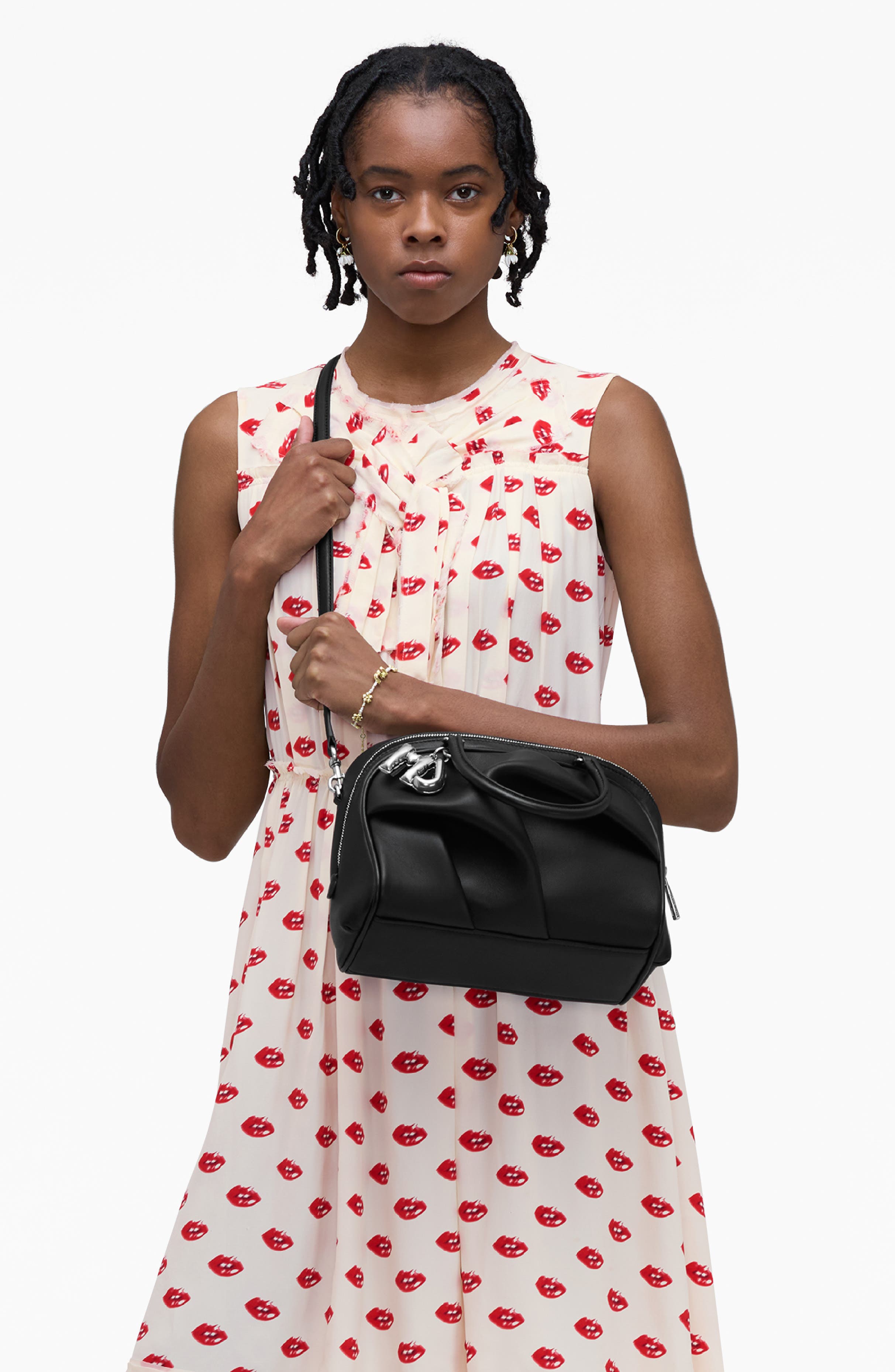 Marc Jacobs The Small Wave Leather Satchel, Alternate, color, Black