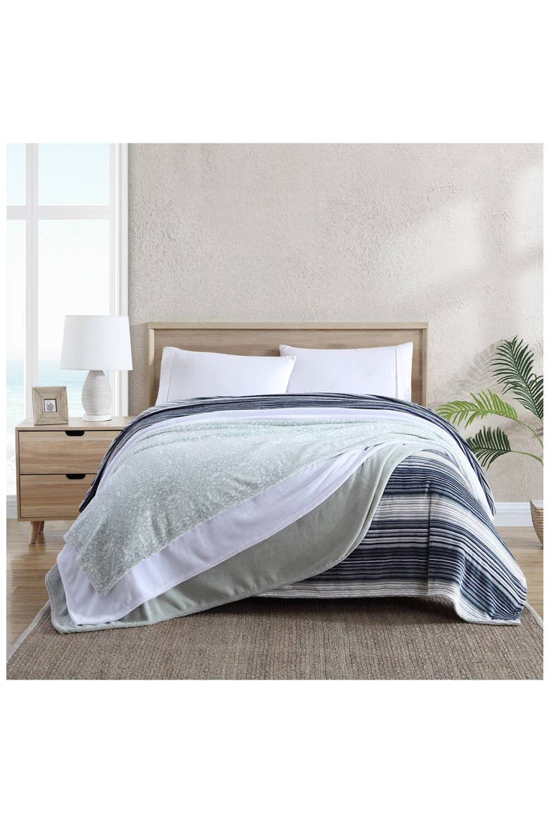 Ultra Soft Plush Throw Blanket, Alternate, color, WHITE