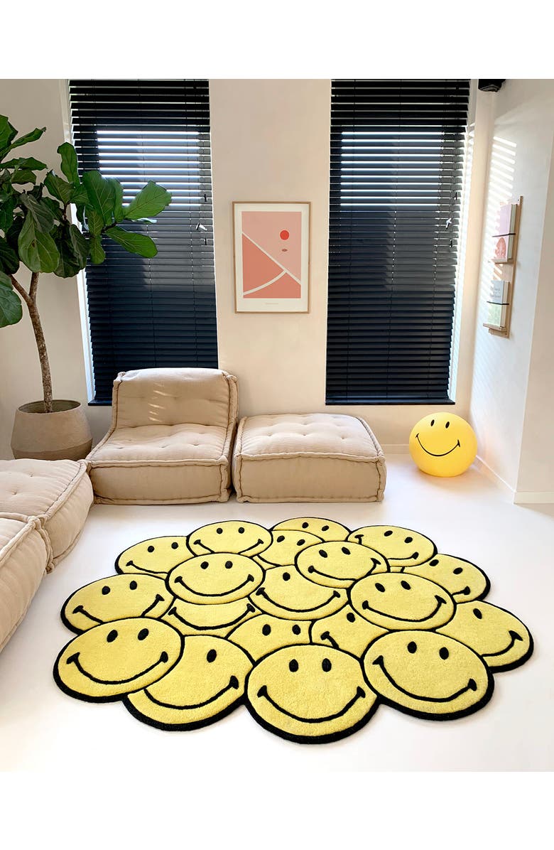 Maison Deux Smiley Round Rug, Alternate, color, Yellow / Black Print