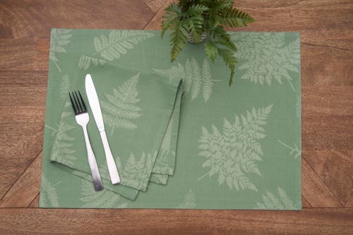 C & F Home C&f Home Botanical Fern Jacquard Reversible Machine Washable Jacquard Placemats Set Of 6 In Green