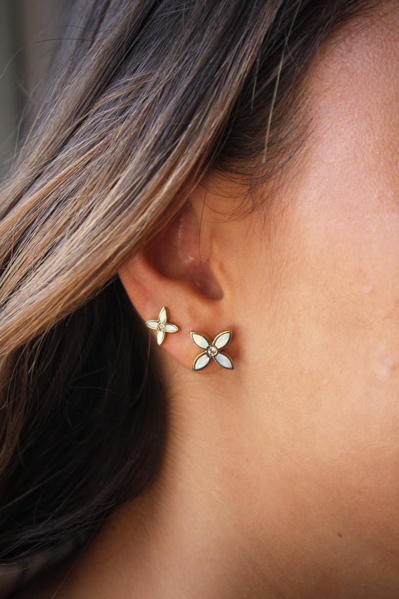 Floral Stud, Alternate, color, Yellow Gold