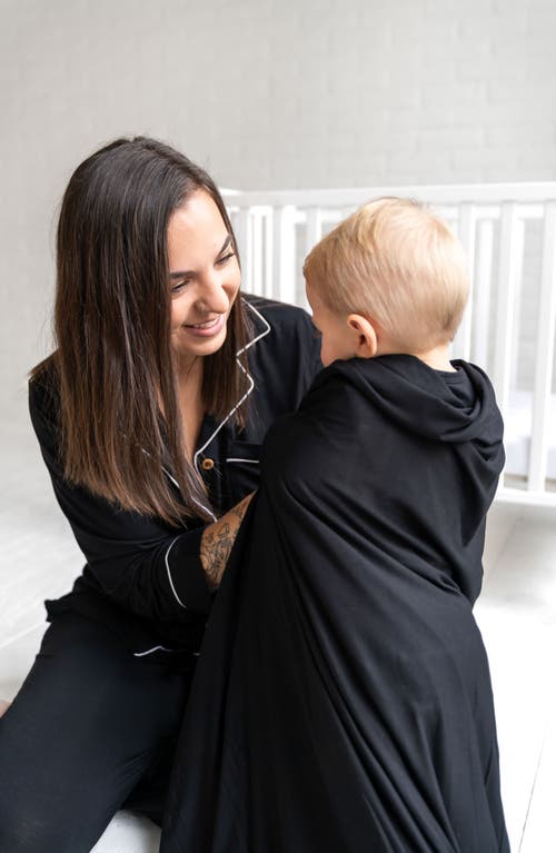Laree + Co Allie Black Toddler Blanket In Black