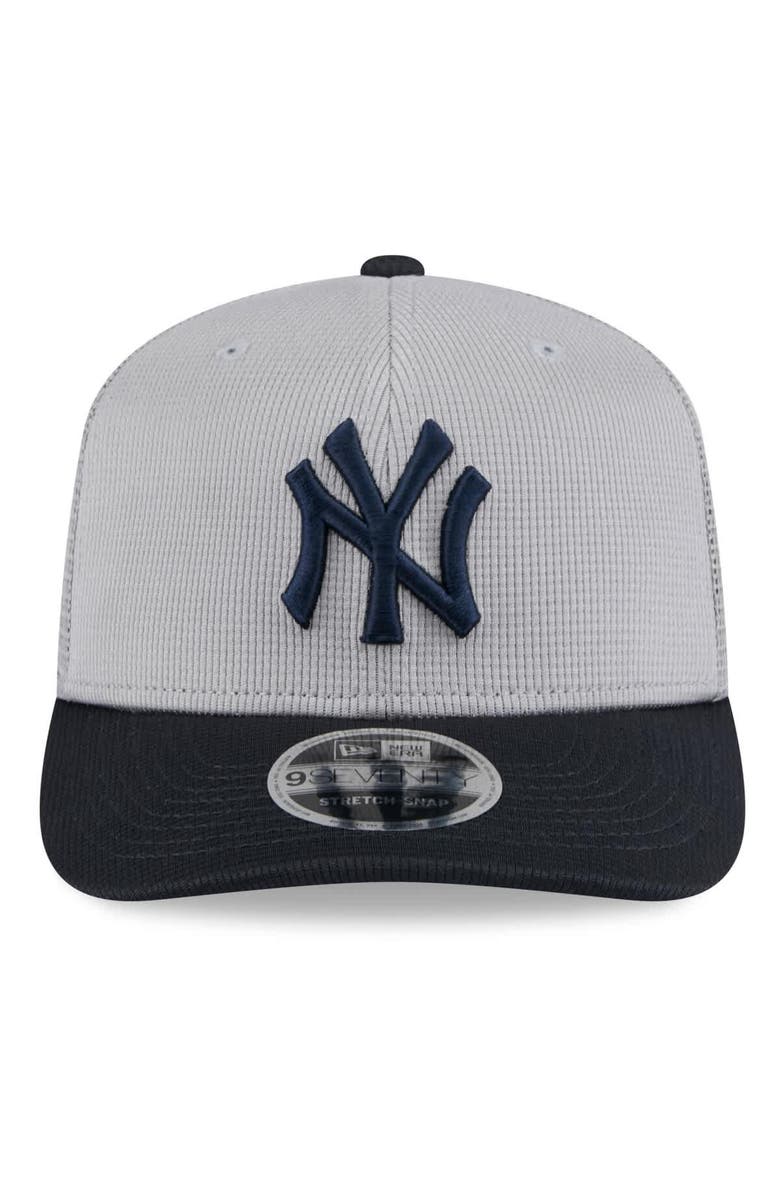 New Era Men's New Era  Gray/Navy New York Yankees 2025 Spring Training 9SEVENTY Stretch-Snap Trucker Hat, Alternate, color, 