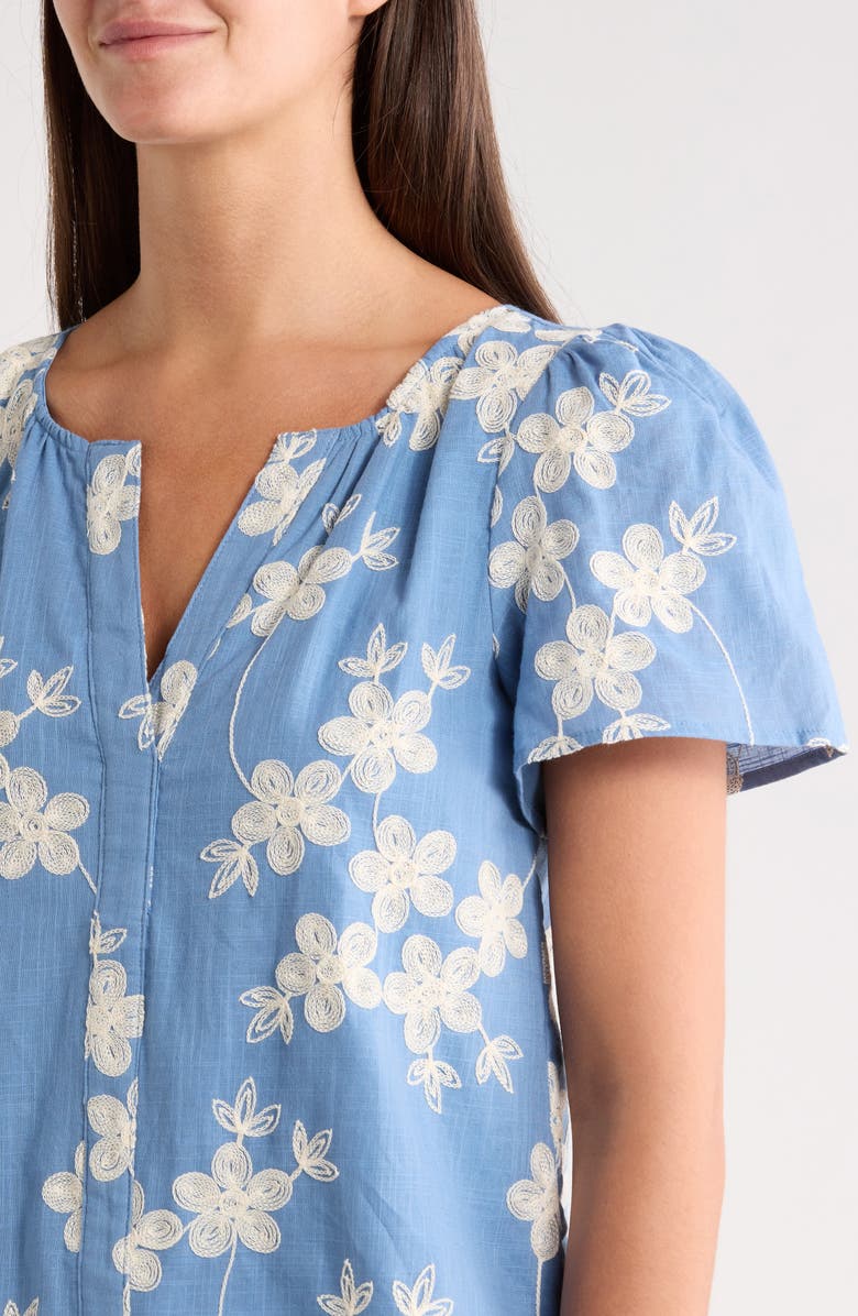 SUGARLIPS Keren Embroidered Split neck Top, Alternate, color, Blue White