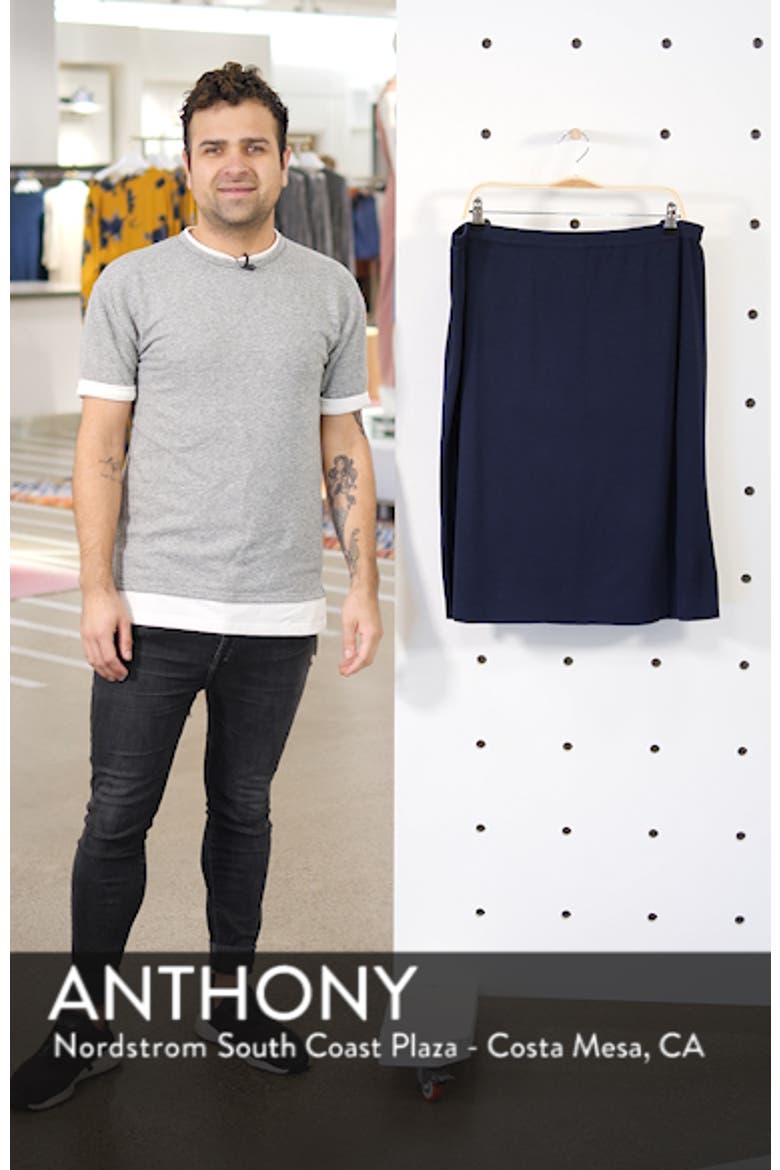 Straight Skirt video