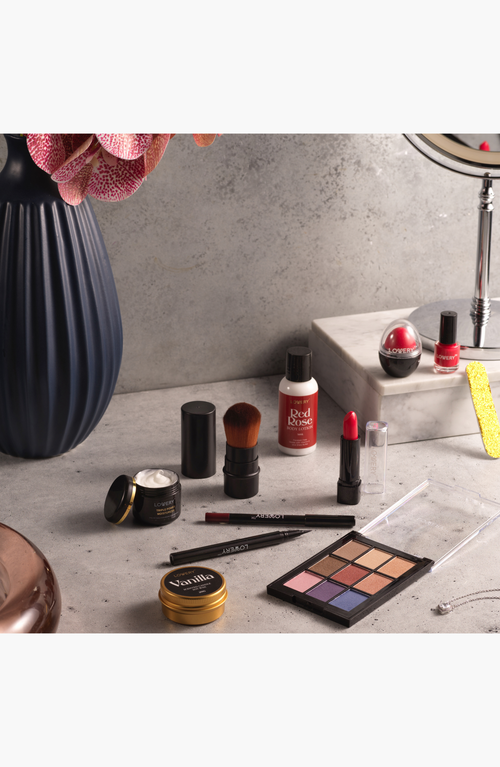 Lovery Luxury Beauty 12-piece Makeup & Skincare Advent Calendar In Black/gold