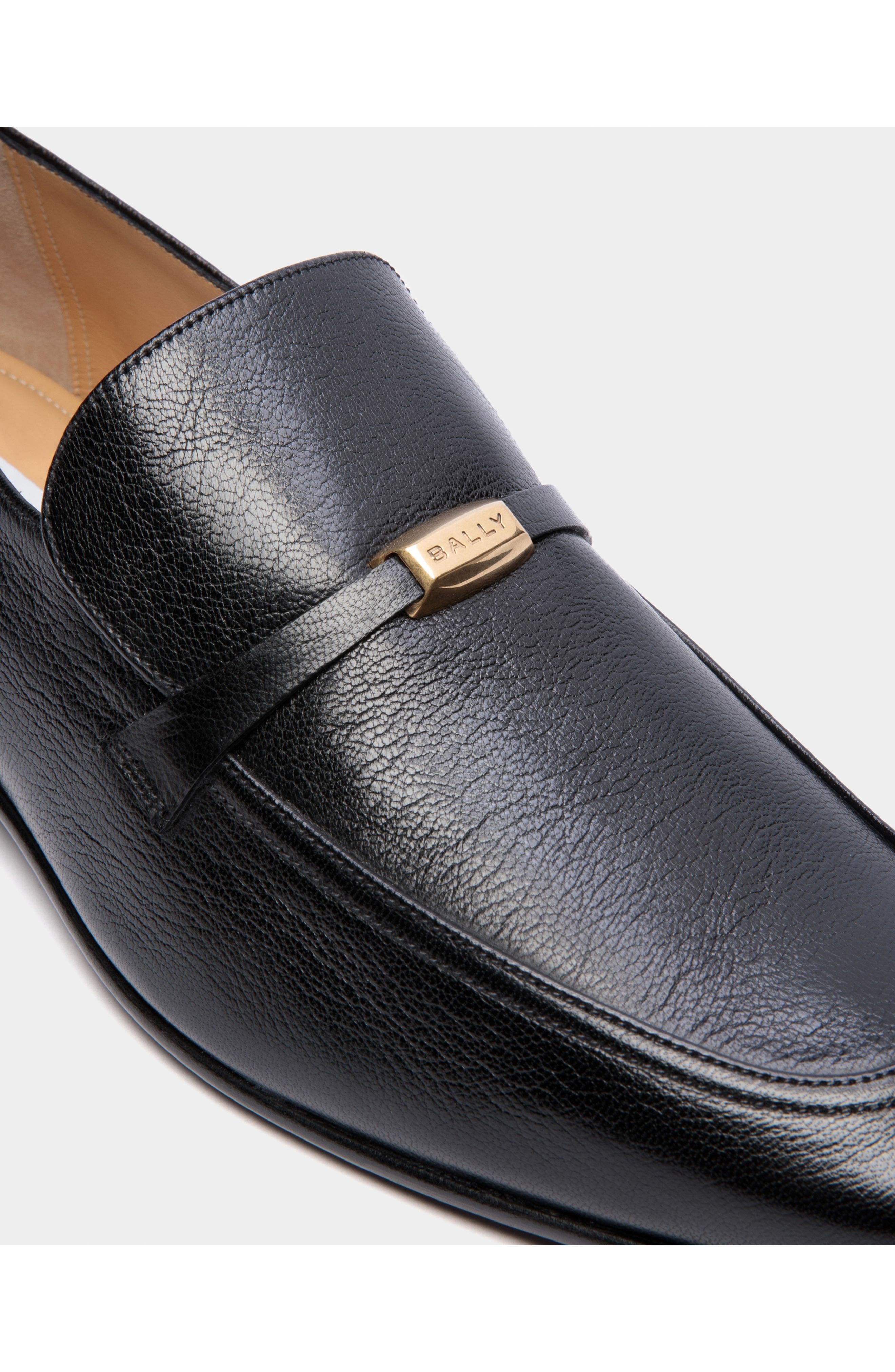 Bally Suisse Loafer In Grained Leather, Alternate, color, Black