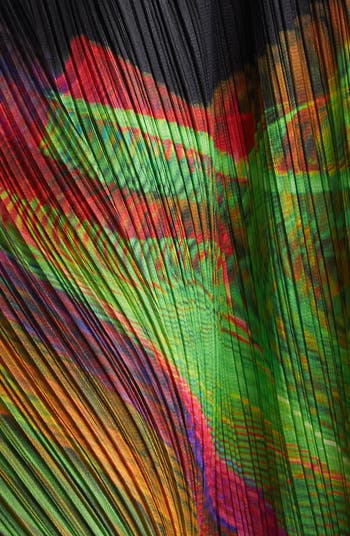 ワンピース PLEATS PLEASE ISSEY MIYAKE SPECTRUM アイテムのご紹介「SPECTRUM」 – isseymiyake.com