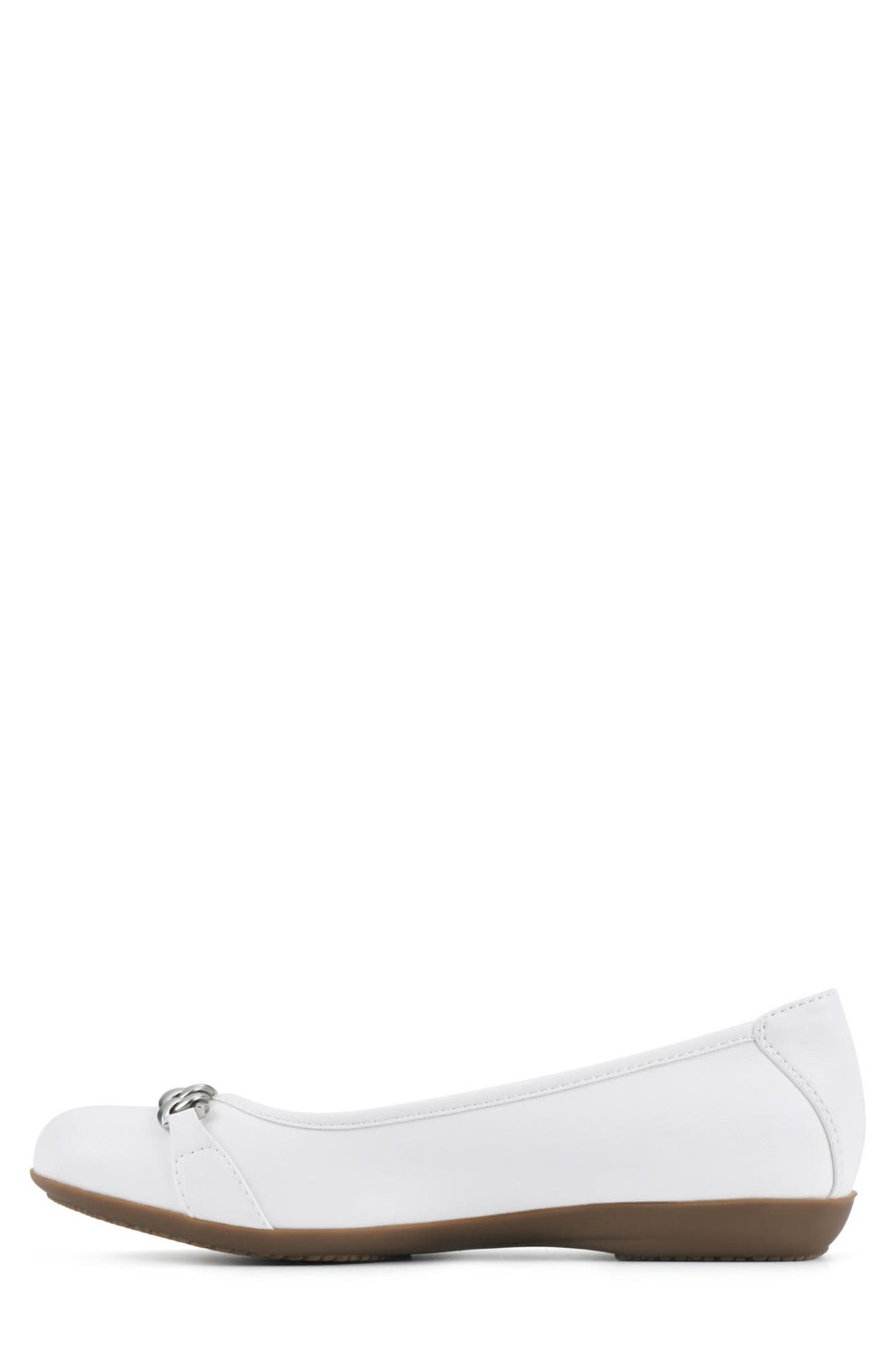 WHITE MOUNTAIN Charmed Flat, Alternate, color, WHITE/ SMOOTH