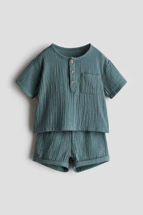 2-piece shirt and shorts set
