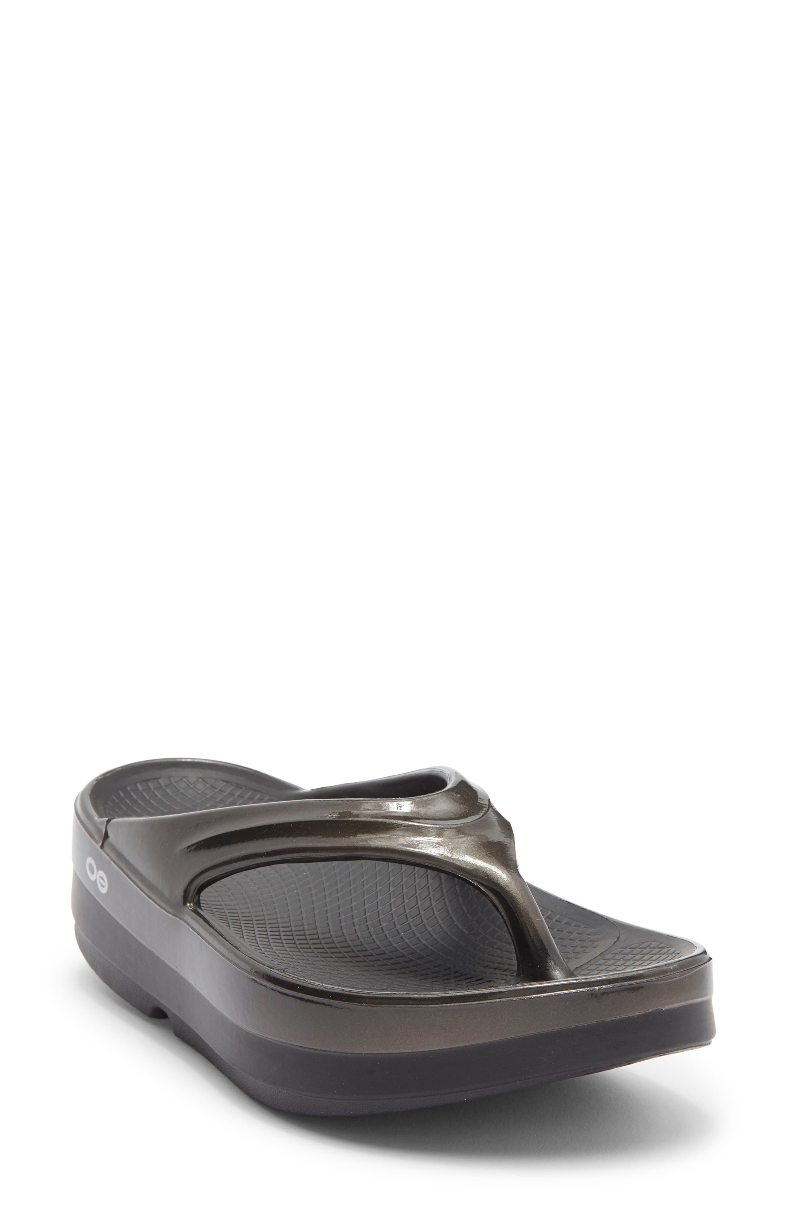 Oofos OOmega OOlala Luxe Flip Flop, Main, color, Black/ Titanium Mirror