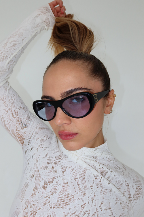 Indy Liotta Round Polarized Sunglasses In Black