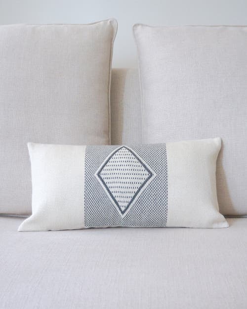 Voz Diamante Lumbar Pillow With Border In Black/ivory