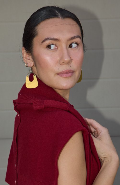 Nickel & Suede Soft Pearl Noras Earrings In Vintage Gold