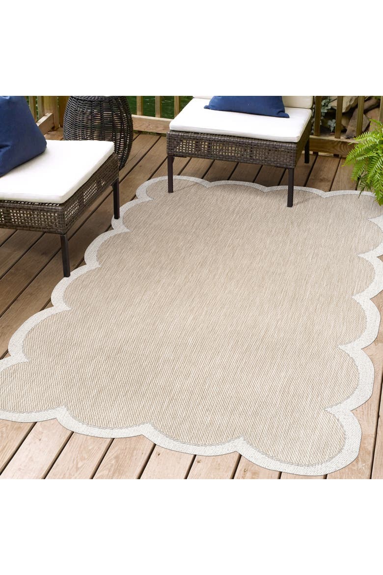 Alice Classic Cottage Two-Tone Scalloped Indoor/Outdoor Shaped Area Rug, Alternate, color, Beige/Cream