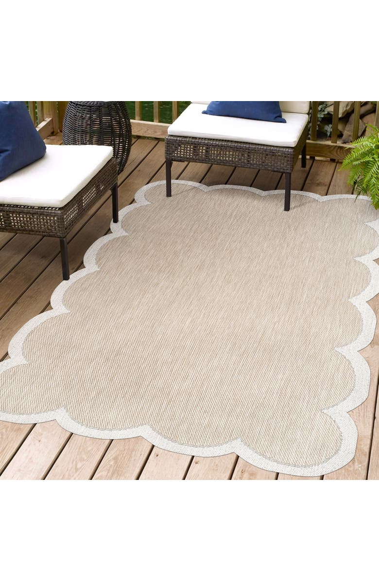 JONATHAN Y Alice Classic Cottage Two-Tone Scalloped Indoor/Outdoor Shaped Area Rug, Alternate, color, Beige/Cream