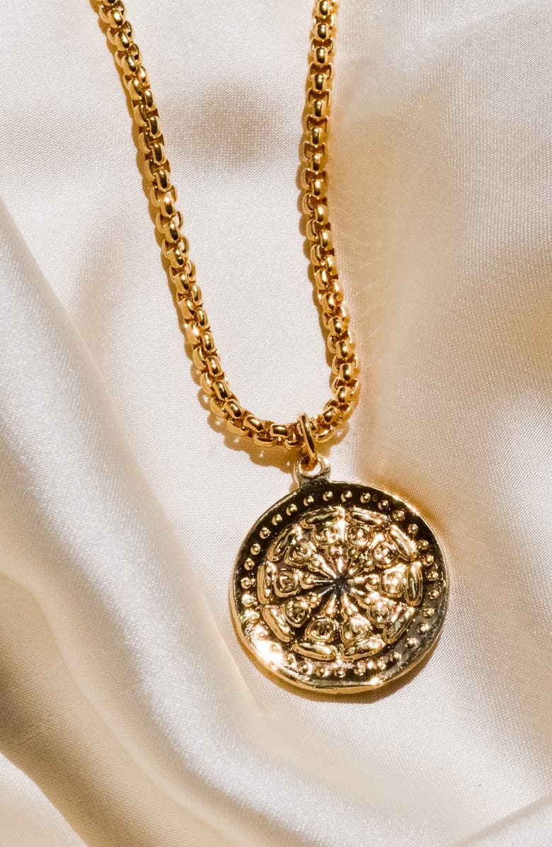 Solana Pendant Necklace
