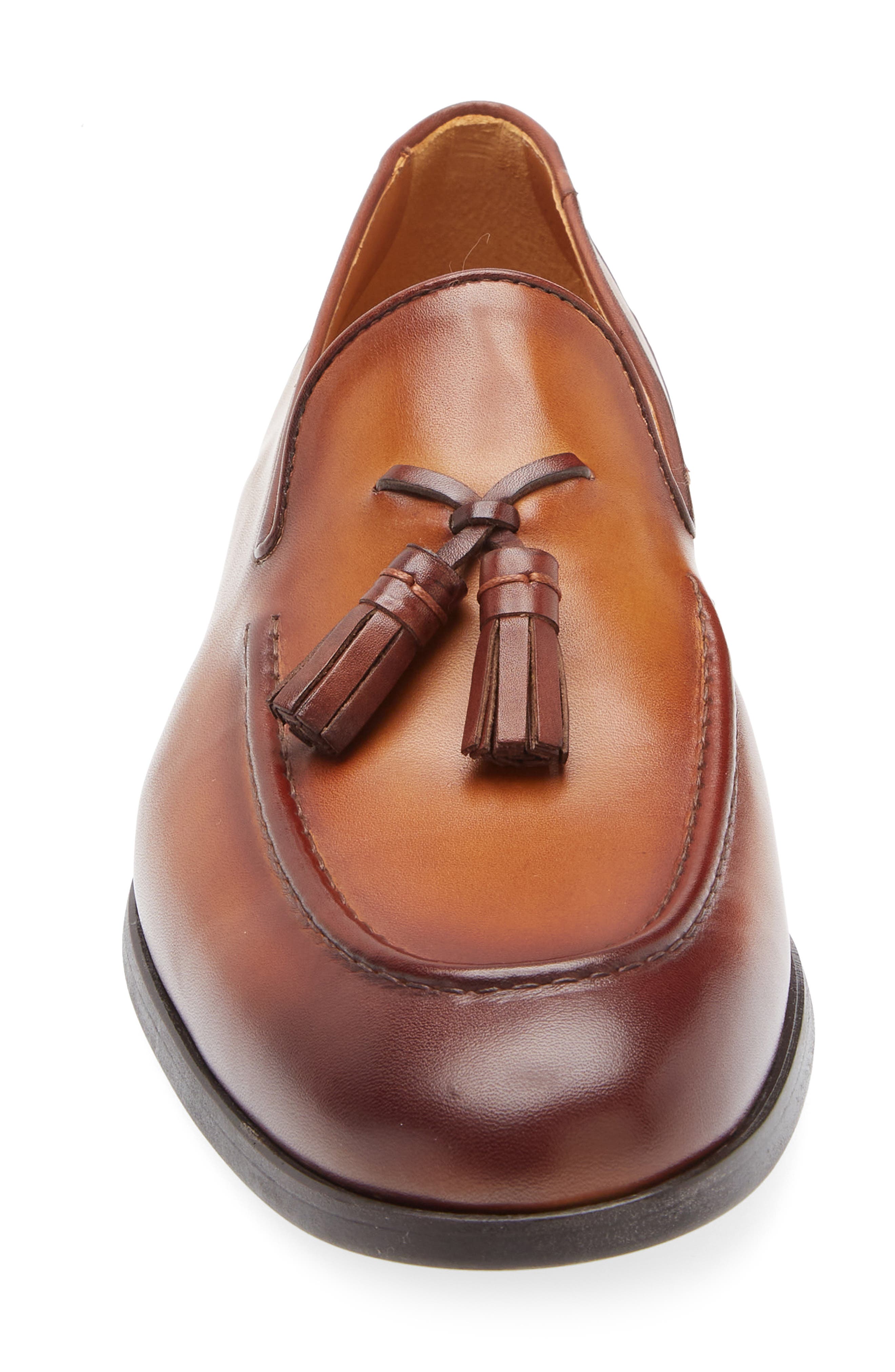 Magnanni Magico Tassel Apron Toe Loafer, Alternate, color, Cuero