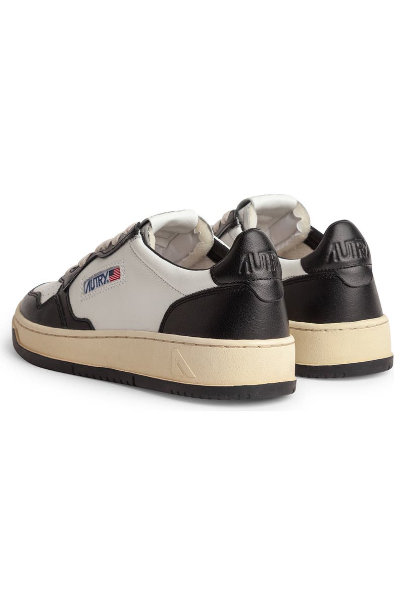 AUTRY Medalist Low Sneaker, Alternate, color, White/Blck