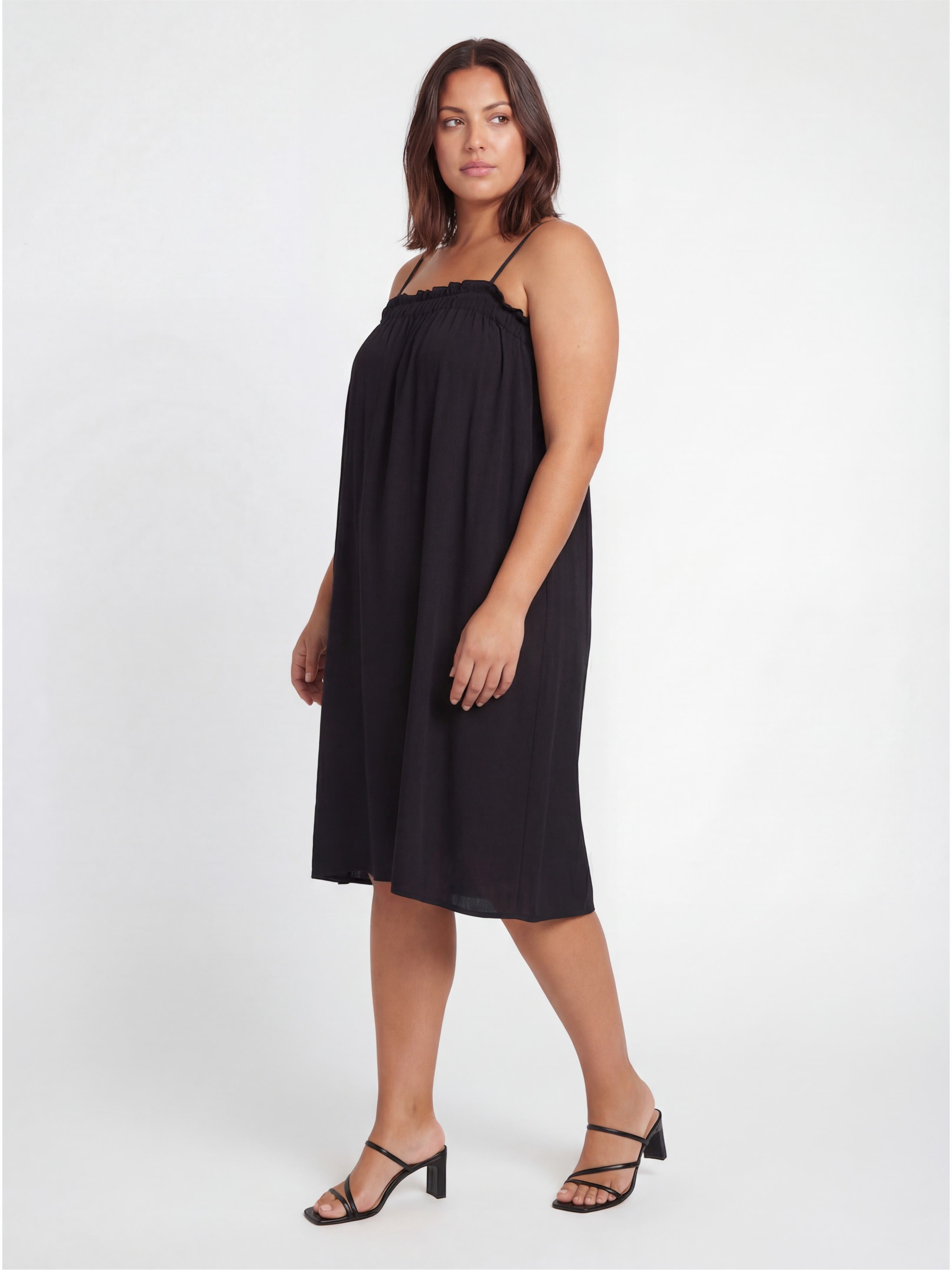 Curvy Essential Spaghetti Strap Smocked Pocket A-Line Maxi Dress - image 2