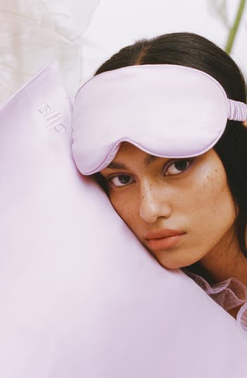 Lovely Lashes Pure Silk Contour Sleep Mask