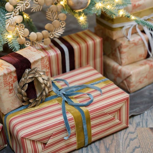 Cg Hunter 12" Mixed Metal Wreath With Leaves And Berries