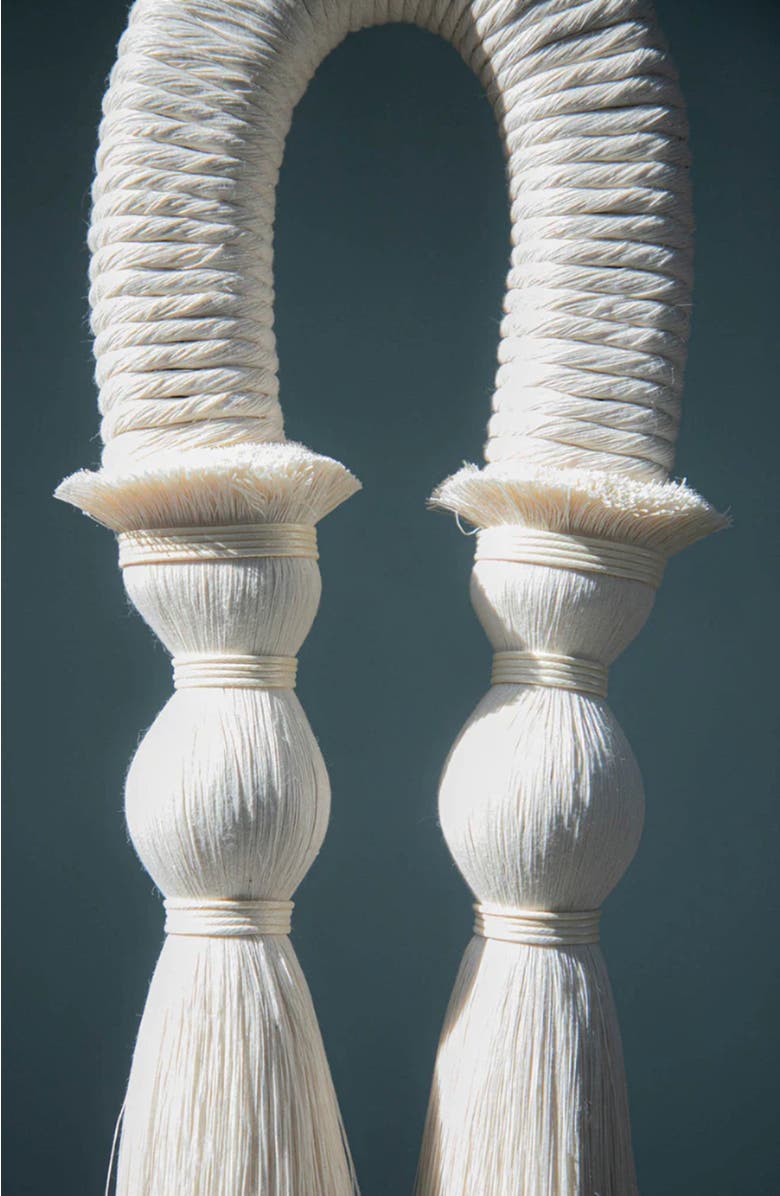 Caralarga Aldeana Sculpture, Alternate, color, White