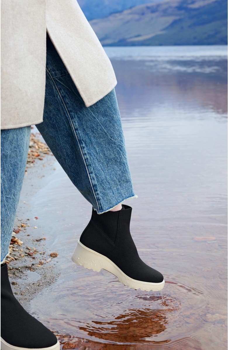 VIVAIA Round-Toe Chunky Platform Travel Boots, Alternate, color, Black-Beige